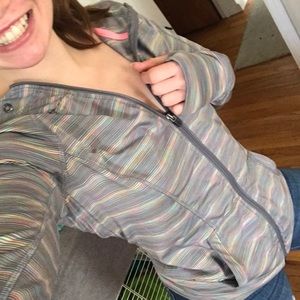 STRIPED ATHLETIC ZIP UP SWEATSHIRT SIZE SMALL